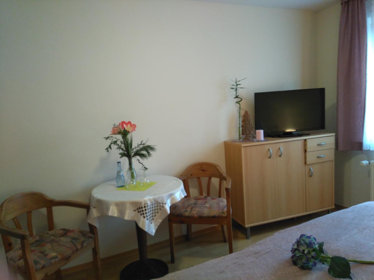 Pension Und Restaurant Reck Aulendorf Esterno foto